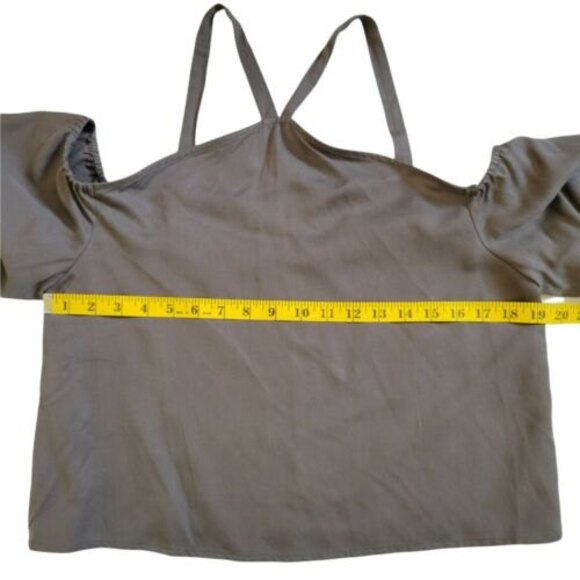 Tularosa Daisey Cold Shoulder long ballon Sleeves halter Top Size Medium in gray - Picture 7 of 11